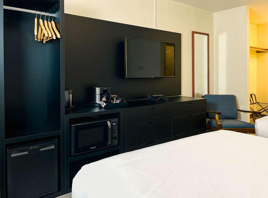 The Downtown, A Coast Hotel 道森市 客房 照片