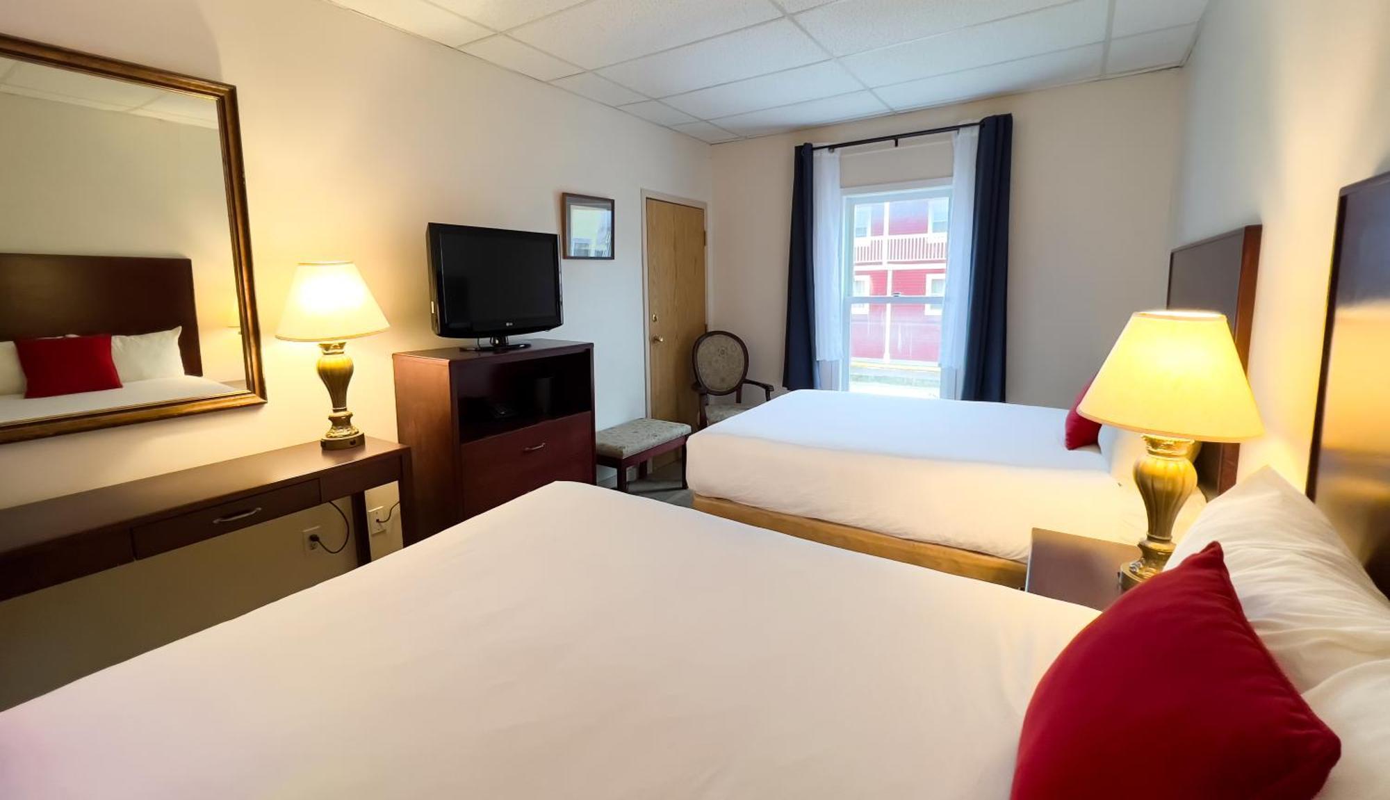 The Downtown, A Coast Hotel 道森市 外观 照片