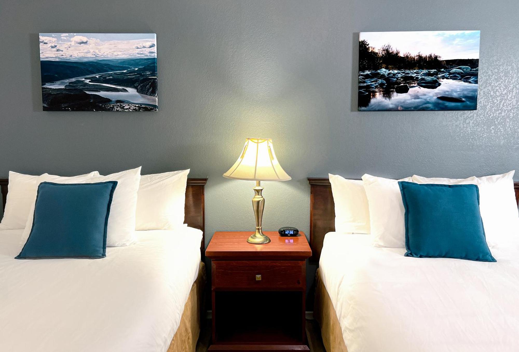 The Downtown, A Coast Hotel 道森市 外观 照片